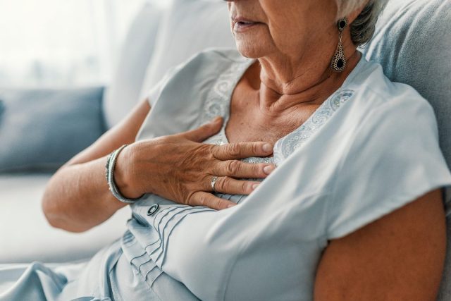 Các triệu chứng của suy tim thường bị nhầm với bệnh vặt: Có 1 dấu hiệu cũng cần đi khám ngay - Ảnh 1. Các triệu chứng của suy tim thường bị nhầm với bệnh vặt: Có 1 dấu hiệu cũng cần đi khám ngay - Ảnh 1.