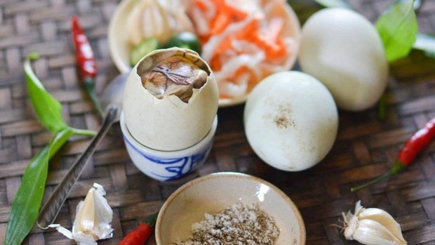 Ăn trứng vịt lộn phải tránh những đại kỵ này kẻo rước độc vào thân - Ảnh 1. Ăn trứng vịt lộn phải tránh những đại kỵ này kẻo rước độc vào thân - Ảnh 1.