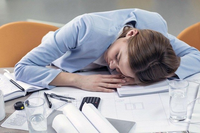 Chuyên gia chỉ ra giấc ngủ rác sai lầm khiến bạn ngủ nhiều hơn 8 tiếng/ngày mà vẫn mệt mỏi - Ảnh 1. Chuyên gia chỉ ra giấc ngủ rác sai lầm khiến bạn ngủ nhiều hơn 8 tiếng/ngày mà vẫn mệt mỏi - Ảnh 1.