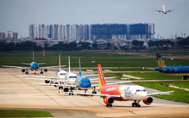 Vì sao khó bỏ giá trần vé máy bay? - Ảnh 1. Vì sao khó bỏ giá trần vé máy bay? - Ảnh 1.