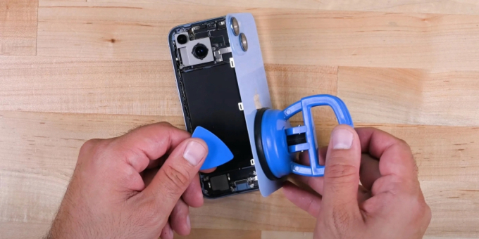 iPhone 15 và 14 ẩn chứa bất ngờ không mấy thú vị, có thể khiến hẳn 1 nghề nghiệp "thất truyền"? - Ảnh 1. iPhone 15 và 14 ẩn chứa bất ngờ không mấy thú vị, có thể khiến hẳn 1 nghề nghiệp "thất truyền"? - Ảnh 1.