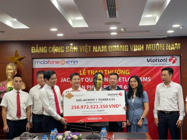 Hơn 1500 tỷ đồng được Vietlott trả thưởng đến người chơi qua điện thoại - Ảnh 1. Hơn 1500 tỷ đồng được Vietlott trả thưởng đến người chơi qua điện thoại - Ảnh 1.