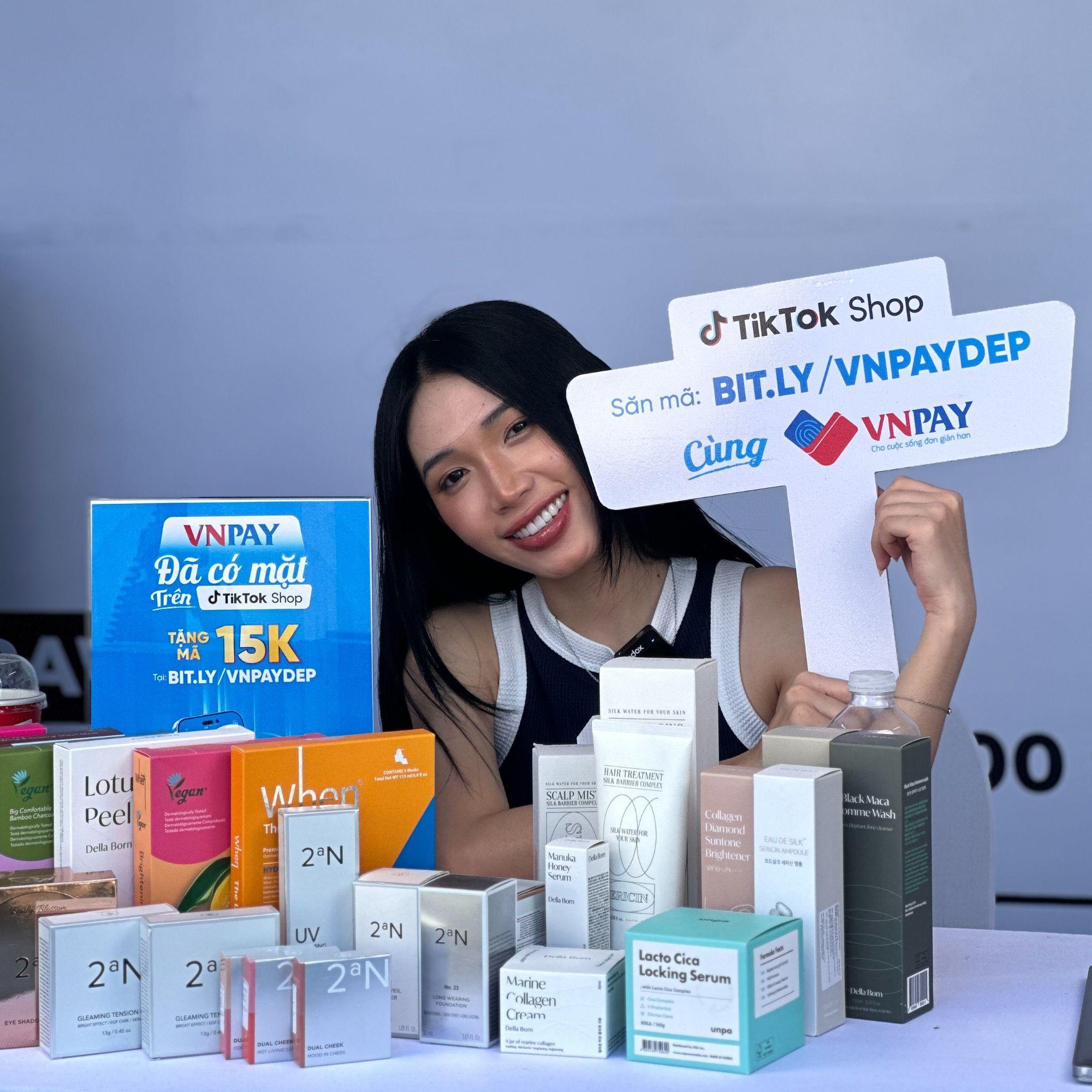 Thanh toán số VNPAY tiếp tục giúp tiểu thương bứt phá mùa siêu mua sắm - Ảnh 1. Thanh toán số VNPAY tiếp tục giúp tiểu thương bứt phá mùa siêu mua sắm - Ảnh 1.