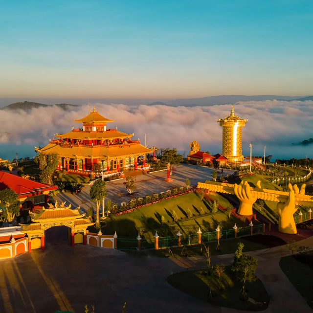 Đằng sau Đại bảo tháp Kinh luân dát vàng 24k lớn nhất thế giới, chứa hơn một tỷ câu chú đặt tại Lâm Đồng- Ảnh 1. Đằng sau Đại bảo tháp Kinh luân dát vàng 24k lớn nhất thế giới, chứa hơn một tỷ câu chú đặt tại Lâm Đồng- Ảnh 1.