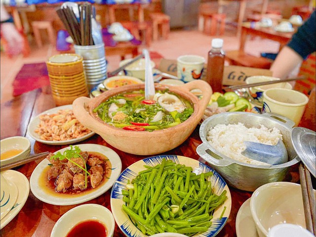 Quán cơm quê ở Phú Quốc được du khách rần rần ghé ăn, có cả những sao Việt đình đám - Ảnh 1. Quán cơm quê ở Phú Quốc được du khách rần rần ghé ăn, có cả những sao Việt đình đám - Ảnh 1.