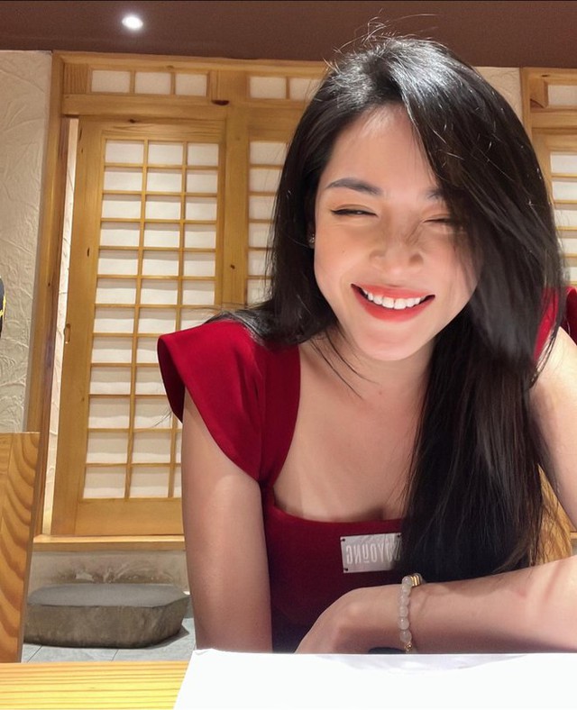 Hot girl phẫu thuật thẩm mỹ Vũ Thanh Quỳnh sau 8 năm “đập đi xây lại”: Sự nghiệp rực rỡ, nhan sắc lên hương nhưng vẫn lẻ bóng - Ảnh 1. Hot girl phẫu thuật thẩm mỹ Vũ Thanh Quỳnh sau 8 năm “đập đi xây lại”: Sự nghiệp rực rỡ, nhan sắc lên hương nhưng vẫn lẻ bóng - Ảnh 1.