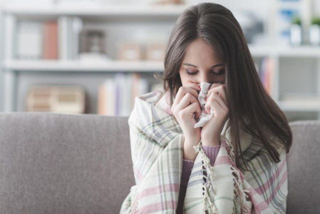 Sốc nhiệt khi thời tiết chuyển lạnh đột ngột có thể gây méo miệng, liệt mặt: Ghi nhớ 5 điều để đề phòng - Ảnh 1. Sốc nhiệt khi thời tiết chuyển lạnh đột ngột có thể gây méo miệng, liệt mặt: Ghi nhớ 5 điều để đề phòng - Ảnh 1.