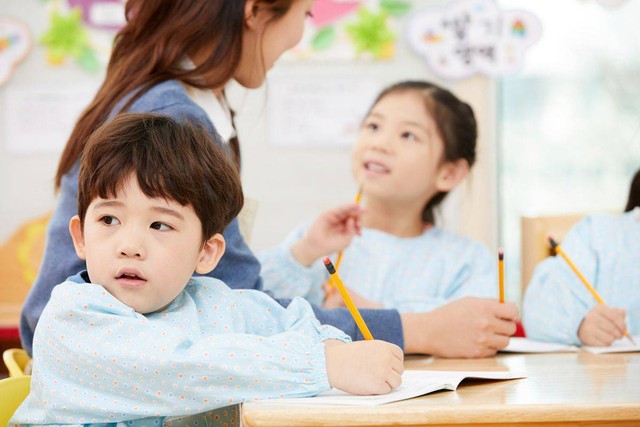 Một kiểu nuôi dạy của cha mẹ vô tình khiến con thiếu bản lĩnh giữa cuộc đời - Ảnh 1. Một kiểu nuôi dạy của cha mẹ vô tình khiến con thiếu bản lĩnh giữa cuộc đời - Ảnh 1.