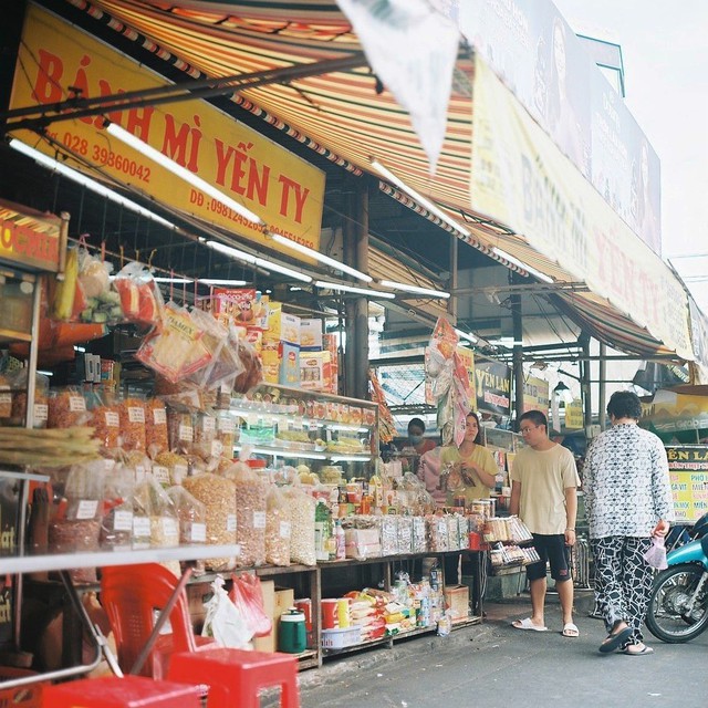 4 khu ẩm thực đêm nổi tiếng tại TP.HCM với các món ăn mới nổi thời gian gần đây - Ảnh 1. 4 khu ẩm thực đêm nổi tiếng tại TP.HCM với các món ăn mới nổi thời gian gần đây - Ảnh 1.