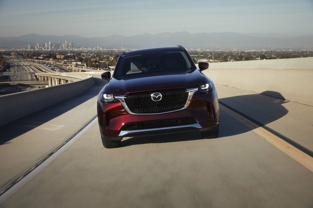 Mazda chính thức vén màn SUV CX-90 với động cơ mạnh nhất từ trước đến nay, cạnh tranh xe sang - Ảnh 1. Mazda chính thức vén màn SUV CX-90 với động cơ mạnh nhất từ trước đến nay, cạnh tranh xe sang - Ảnh 1.