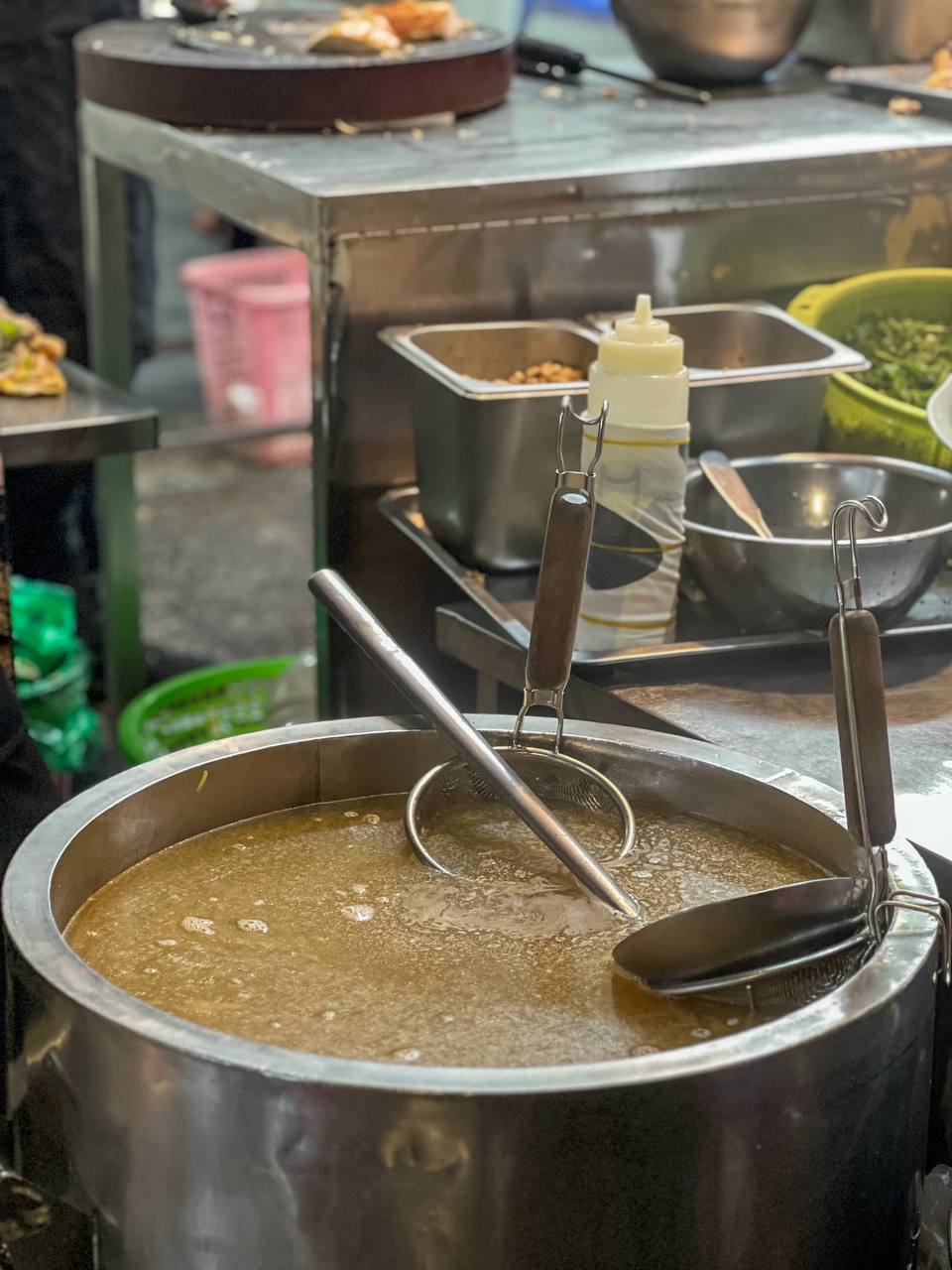 Chủ quán phở Nguyệt tiết lộ chính xác thời điểm ăn được bát phở gà đạt đỉnh cao hương vị, sự thật thế nào? - Ảnh 1. Chủ quán phở Nguyệt tiết lộ chính xác thời điểm ăn được bát phở gà đạt đỉnh cao hương vị, sự thật thế nào? - Ảnh 1.