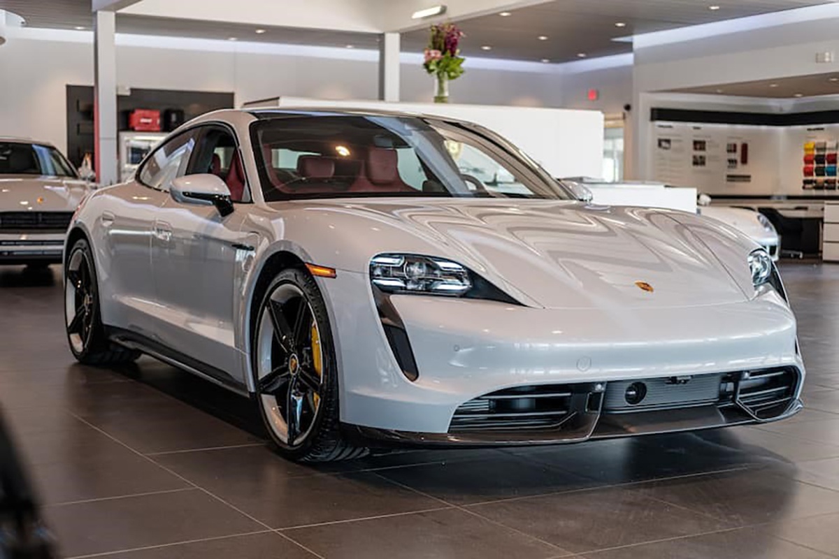 Porsche Taycan mất giá mạnh khi bán lại: Có xe còn hơn nửa giá sau 4 năm, chủ xe lỗ vài tỷ là chuyện thường- Ảnh 1. Porsche Taycan mất giá mạnh khi bán lại: Có xe còn hơn nửa giá sau 4 năm, chủ xe lỗ vài tỷ là chuyện thường- Ảnh 1.