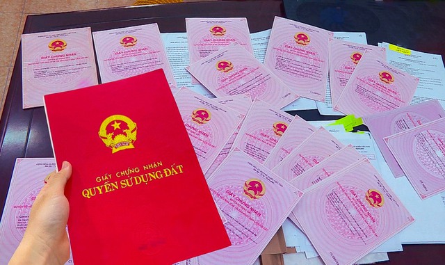 Những mốc thời gian quan trọng người dân cần nhớ khi sang tên Sổ đỏ, ai không biết cẩn thận bị phạt tiền- Ảnh 1. Những mốc thời gian quan trọng người dân cần nhớ khi sang tên Sổ đỏ, ai không biết cẩn thận bị phạt tiền- Ảnh 1.
