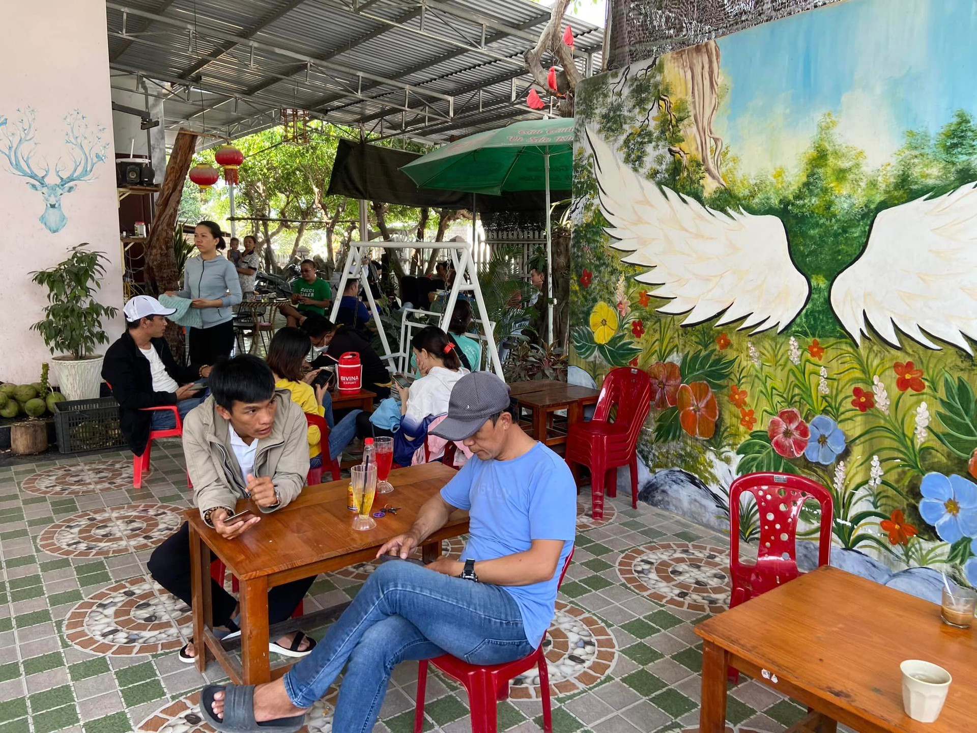 Sự thật về cơn sốt đất ở Cam Lâm: Môi giới “đánh sóng” để thoát hàng? - Ảnh 1. Sự thật về cơn sốt đất ở Cam Lâm: Môi giới “đánh sóng” để thoát hàng? - Ảnh 1.