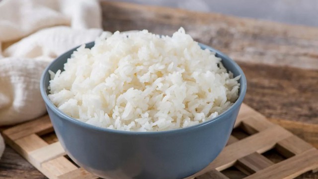 Ăn cơm nguội làm tăng hay hạ đường huyết? Bác sĩ có câu trả lời khiến bệnh nhân tiểu đường thay đổi suy nghĩ lâu nay- Ảnh 1. Ăn cơm nguội làm tăng hay hạ đường huyết? Bác sĩ có câu trả lời khiến bệnh nhân tiểu đường thay đổi suy nghĩ lâu nay- Ảnh 1.