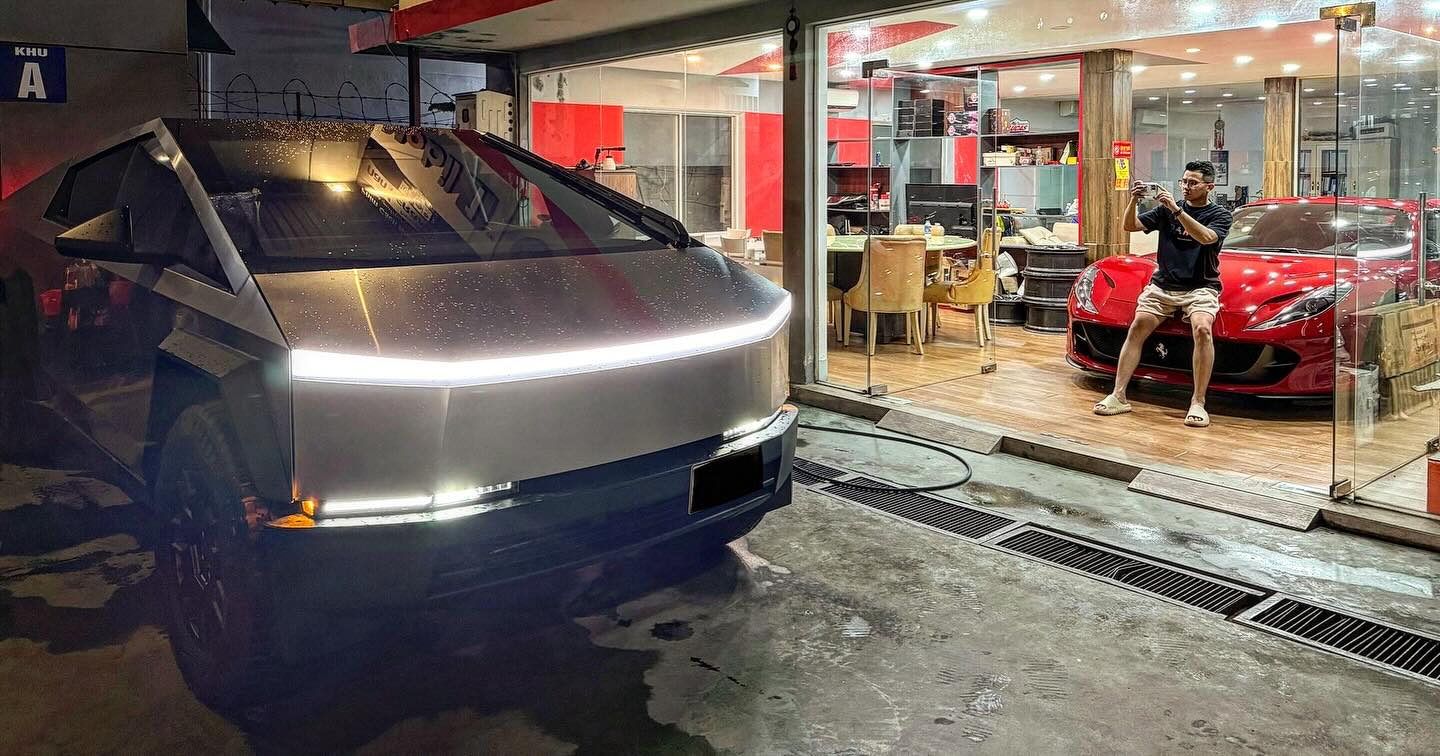 Tesla Cybertruck đầu tiên về Việt Nam là bản ‘kèm lạc’ chính hãng với gói option quy đổi nửa tỷ đồng- Ảnh 1. Tesla Cybertruck đầu tiên về Việt Nam là bản ‘kèm lạc’ chính hãng với gói option quy đổi nửa tỷ đồng- Ảnh 1.
