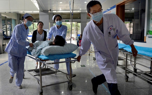 Thanh niên 17 tuổi mắc ung thư đại tràng vì những thói quen mà nhiều người mắc phải: Bác sĩ cảnh báo ung thư ngày càng trẻ hóa chỉ vì sự vô tư trong sinh hoạt của giới trẻ - Ảnh 1. Thanh niên 17 tuổi mắc ung thư đại tràng vì những thói quen mà nhiều người mắc phải: Bác sĩ cảnh báo ung thư ngày càng trẻ hóa chỉ vì sự vô tư trong sinh hoạt của giới trẻ - Ảnh 1.