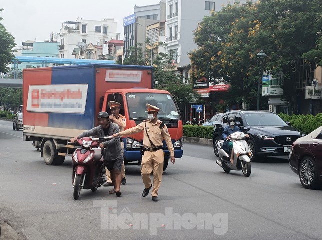 Bốn trường hợp CSGT được dừng phương tiện kiểm tra kể từ 15/9 - Ảnh 1. Bốn trường hợp CSGT được dừng phương tiện kiểm tra kể từ 15/9 - Ảnh 1.