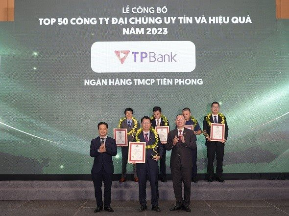 TPBank lọt Top 10 ngân hàng thương mại Việt Nam uy tín lần thứ 5 liên tiếp - Ảnh 1. TPBank lọt Top 10 ngân hàng thương mại Việt Nam uy tín lần thứ 5 liên tiếp - Ảnh 1.