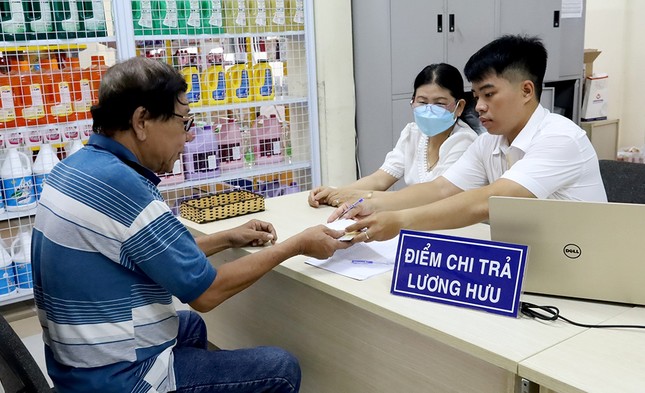 Tỷ lệ đóng - hưởng bảo hiểm xã hội của Việt Nam cao hàng đầu khu vực - Ảnh 1. Tỷ lệ đóng - hưởng bảo hiểm xã hội của Việt Nam cao hàng đầu khu vực - Ảnh 1.