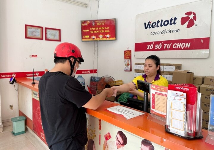Độc đắc Vietlott hơn 270 tỷ đồng, nhiều người chi trăm triệu mua vé số cầu may- Ảnh 1. Độc đắc Vietlott hơn 270 tỷ đồng, nhiều người chi trăm triệu mua vé số cầu may- Ảnh 1.