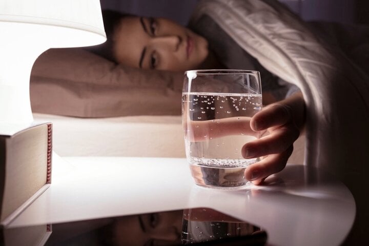 Uống loại nước này vào buổi tối trước khi ngủ, bạn sẽ nhận vô vàn lợi ích- Ảnh 1. Uống loại nước này vào buổi tối trước khi ngủ, bạn sẽ nhận vô vàn lợi ích- Ảnh 1.