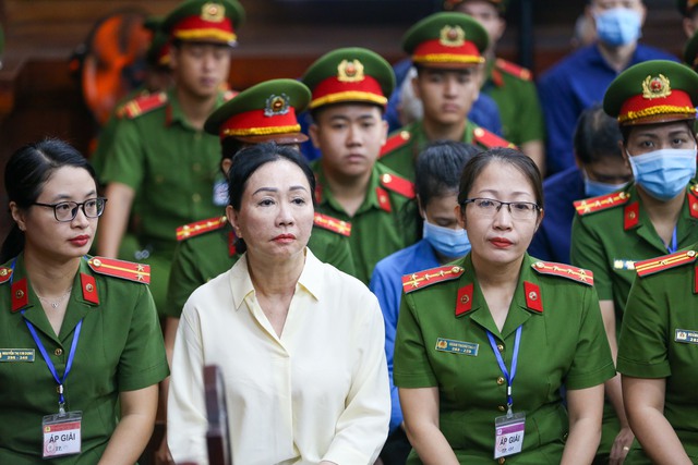 Xét xử vụ án Vạn Thịnh Phát: Hôm nay, thẩm vấn bị cáo Trương Mỹ Lan và Nguyễn Cao Trí- Ảnh 1. Xét xử vụ án Vạn Thịnh Phát: Hôm nay, thẩm vấn bị cáo Trương Mỹ Lan và Nguyễn Cao Trí- Ảnh 1.