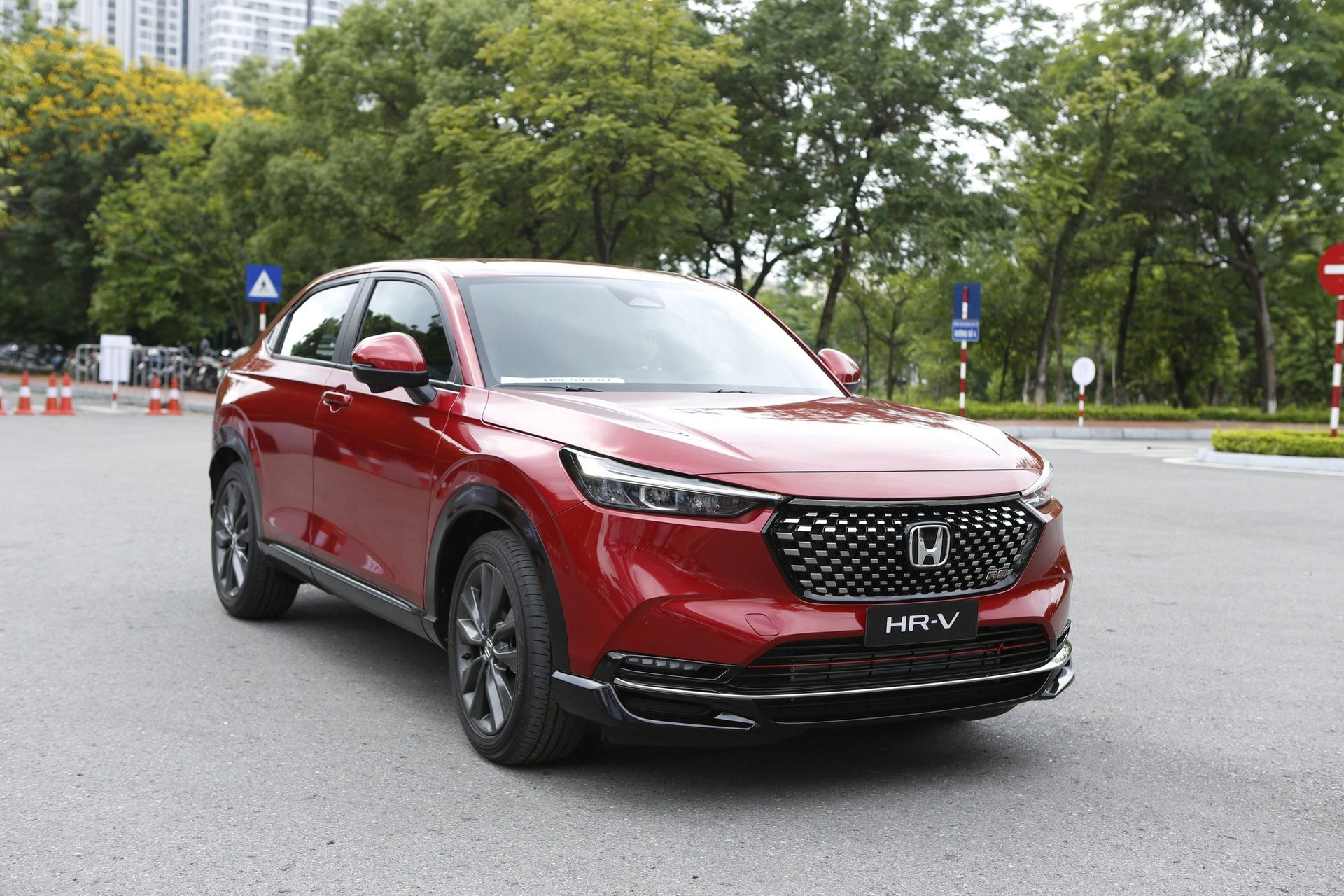 Doanh số SUV đô thị: Honda HR-V bất ngờ ‘on-top’, ‘vua doanh số’ một tụt dốc thê thảm- Ảnh 1. Doanh số SUV đô thị: Honda HR-V bất ngờ ‘on-top’, ‘vua doanh số’ một tụt dốc thê thảm- Ảnh 1.