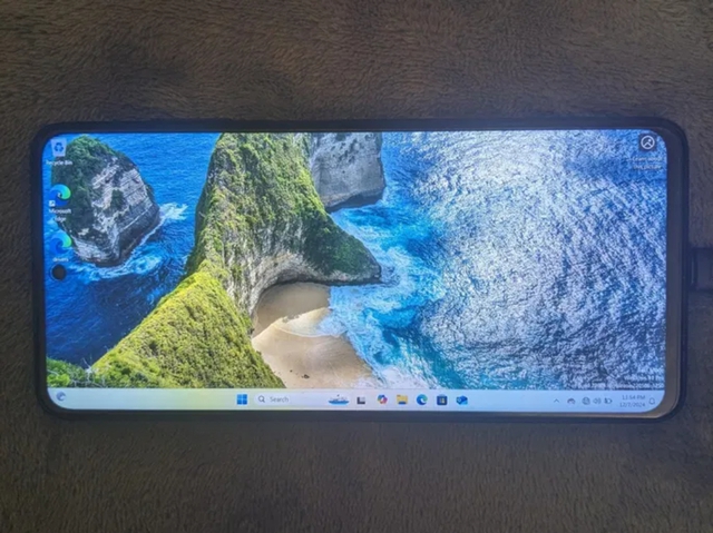 Windows 11 chạy mượt trên điện thoại Xiaomi- Ảnh 1. Windows 11 chạy mượt trên điện thoại Xiaomi- Ảnh 1.