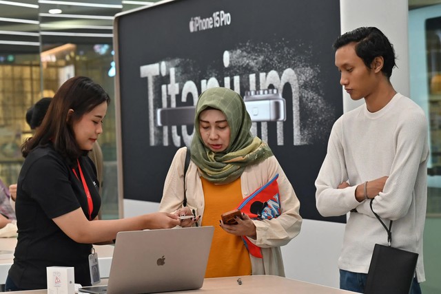Apple đầu tư 1 tỉ USD để gỡ bỏ lệnh cấm iPhone 16 tại Indonesia- Ảnh 1. Apple đầu tư 1 tỉ USD để gỡ bỏ lệnh cấm iPhone 16 tại Indonesia- Ảnh 1.