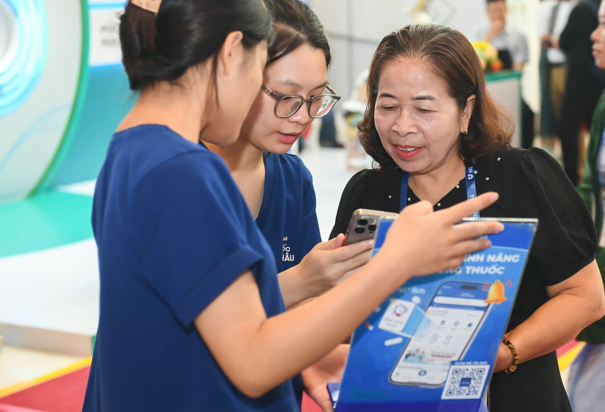 Chiến lược đào tạo giúp Long Châu tự tin chăm sóc sức khỏe khách hàng- Ảnh 1. Chiến lược đào tạo giúp Long Châu tự tin chăm sóc sức khỏe khách hàng- Ảnh 1.
